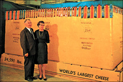 QP721 World's Largest Cheese FOOD